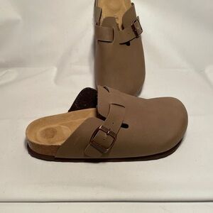 Women's Cushionaire Tan Slip-On Clogs - 8.5 Wide